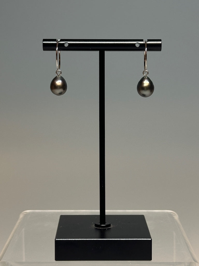 18K WHITE GOLD ROUND TAHITIAN PEARL HOOP EARRINGS AV2511