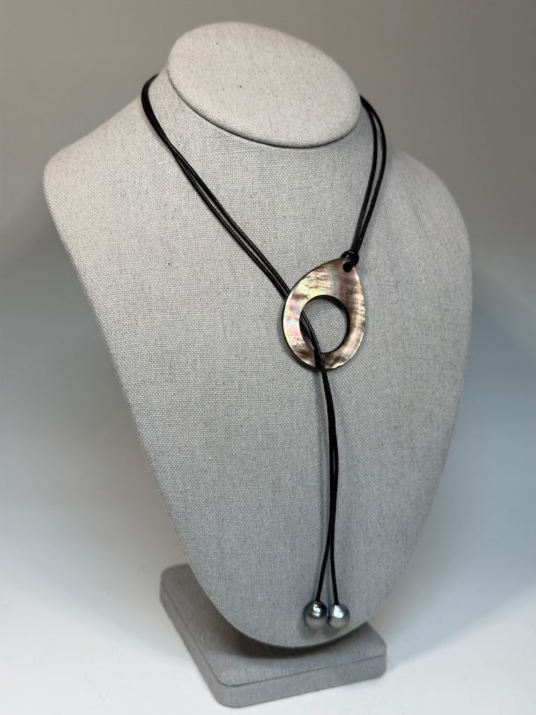 CIRCLED TAHITIAN PEARL & MOTHER OF PEARL LEATHER NECKLACE AV2615