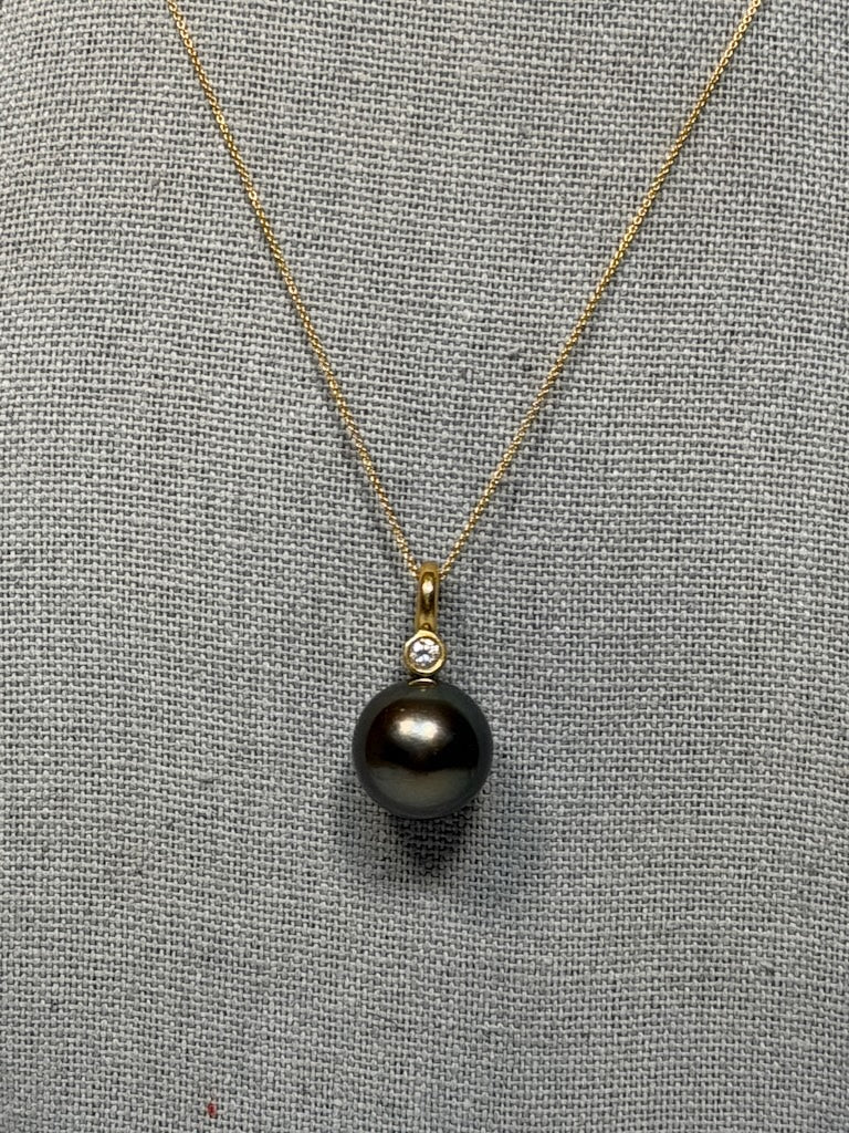 18K YELLOW GOLD FANCY ROUND TAHITIAN PEARL & NATURAL DIAMOND PENDANT WITH 18K GOLD NECKLACE AV2626