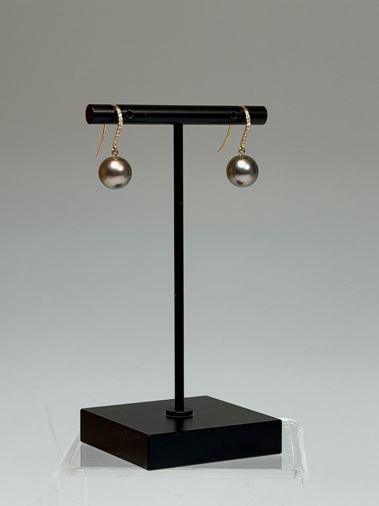 18K YELLOW GOLD BLACK TAHITIAN PEARL EARRINGS WITH DIAMONDS AV2643