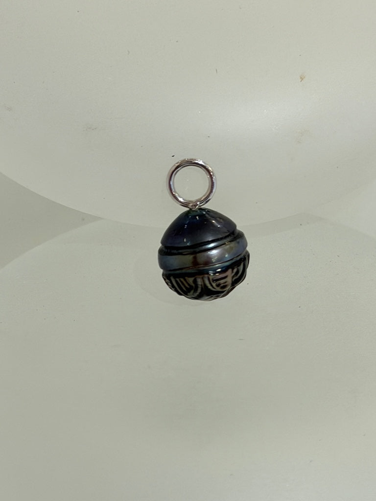 BLACK TAHITIAN HAND CARVED PEARL PENDANT AV2644
