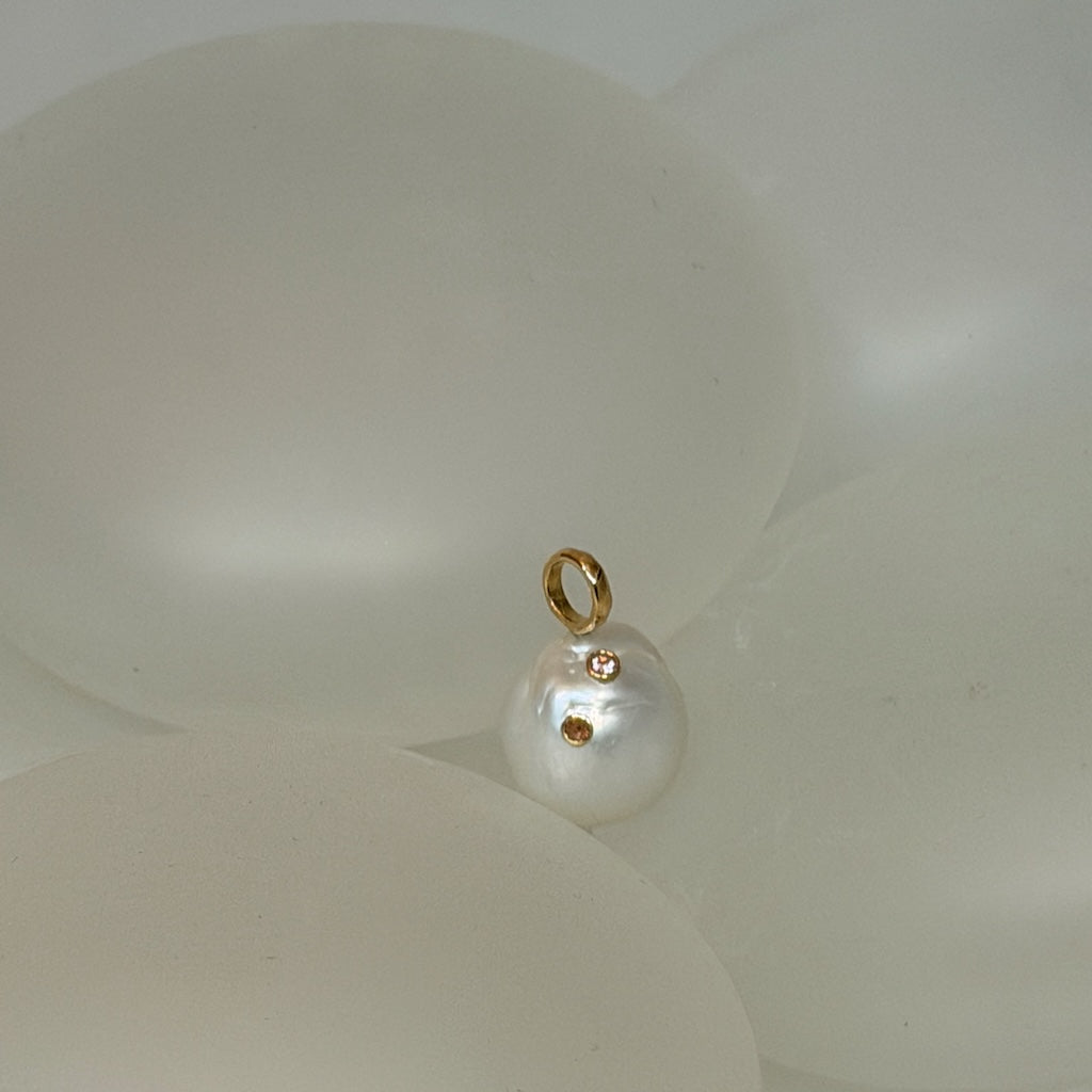 18K YELLOW GOLD TWINKLE SOUTH SEA BAROQUE PEARL PENDANT WITH MADAGASCAN SPINEL AV2665