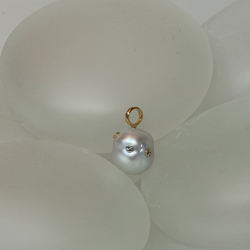 18K YELLOW GOLD TWINKLE SOUTH SEA BAROQUE PEARL PENDANT WITH MADAGASCAN SPINEL AV2666