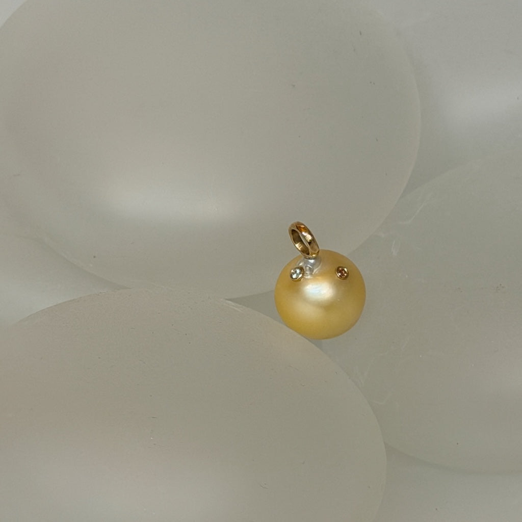 18K YELLOW GOLD TWINKLE SOUTH SEA BAROQUE PEARL PENDANT WITH MADAGASCAN SPINEL AV2668