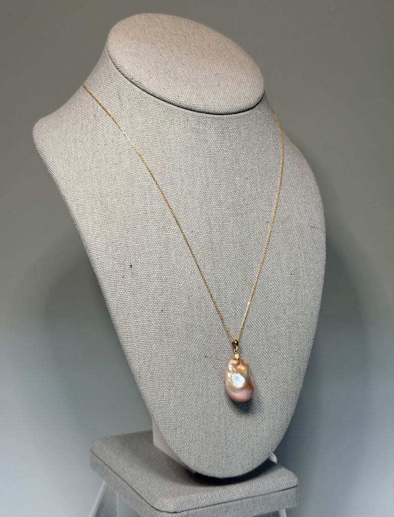 18K RED GOLD TRIBECA FRESHWATER NATURAL PINK PEARL AND DIAMOND PENDANT AV2670