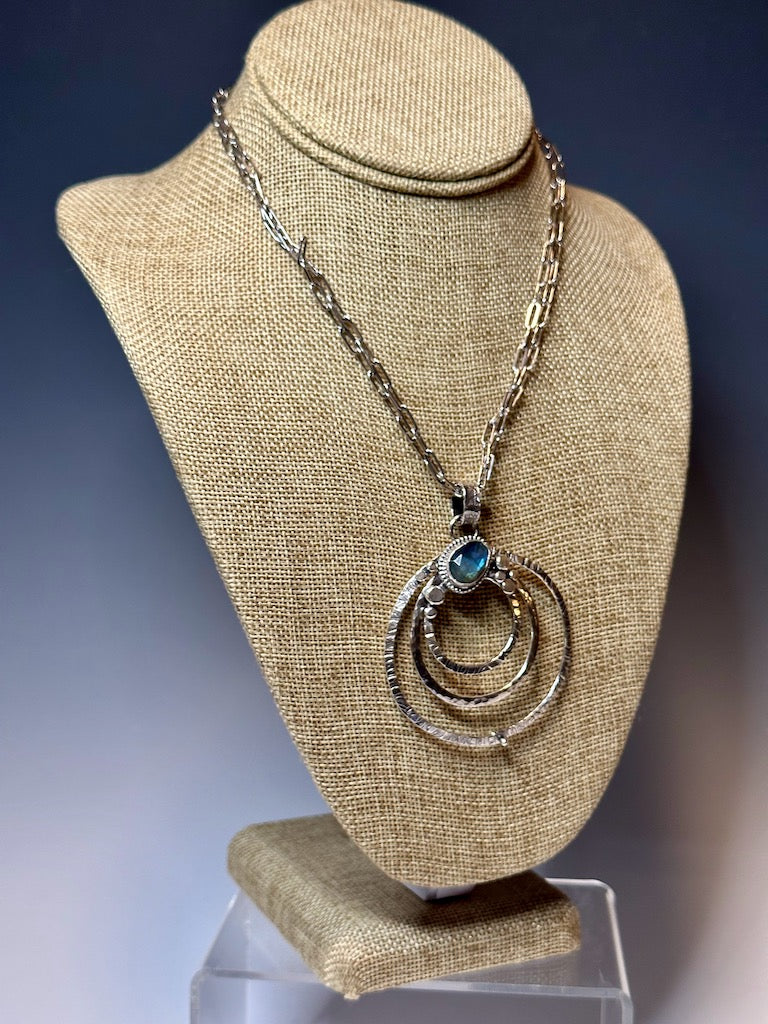 .925 COXAL CIRCLE NECKLACE WITH LABRADORITE BR244