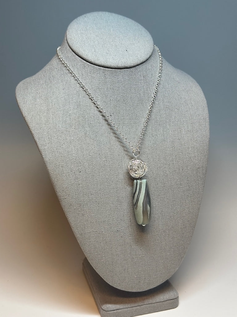 .925 STRIPE DREAM AGATE TUBE BEAD PENDANT ON STERLING SILVER ROLO CHAIN BR414