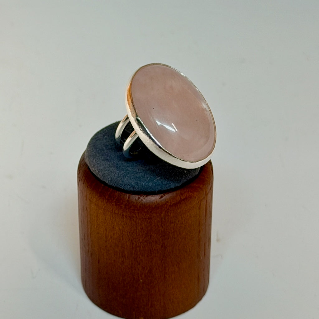 .925 OVAL ROSE QUARTZ RING WITH WIRE WRAP BAND BR571