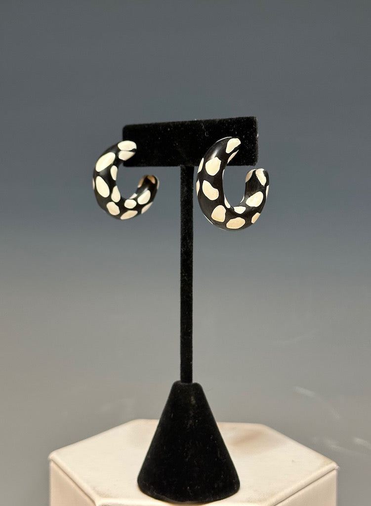 BOLD BLACK AND WHITE POLYMER CLAY POST EARRINGS PCE627
