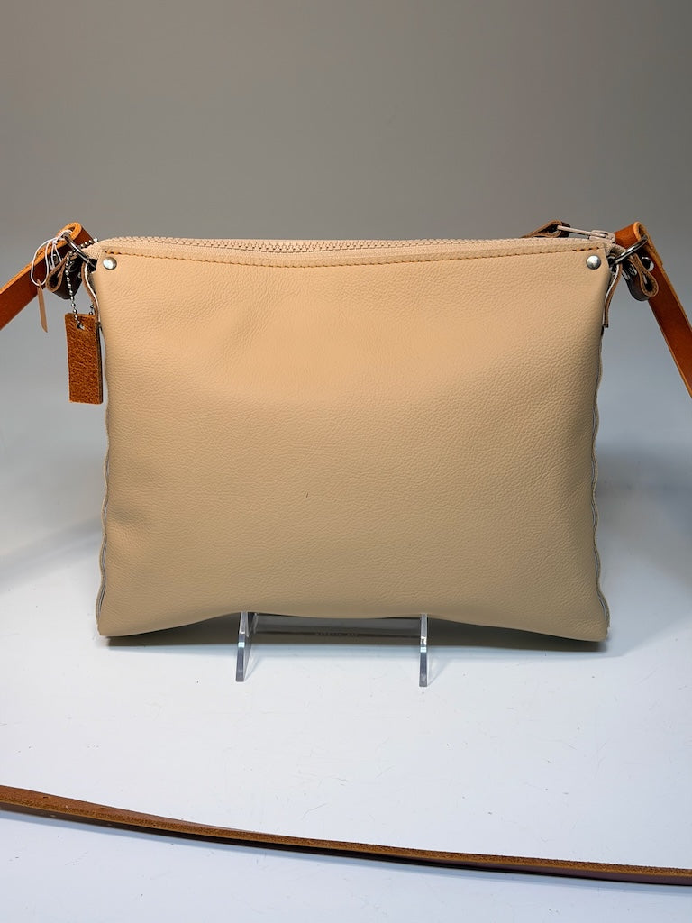 BEIGE LEATHER BAG WITH TAN POCKET AND ACCENTS II302