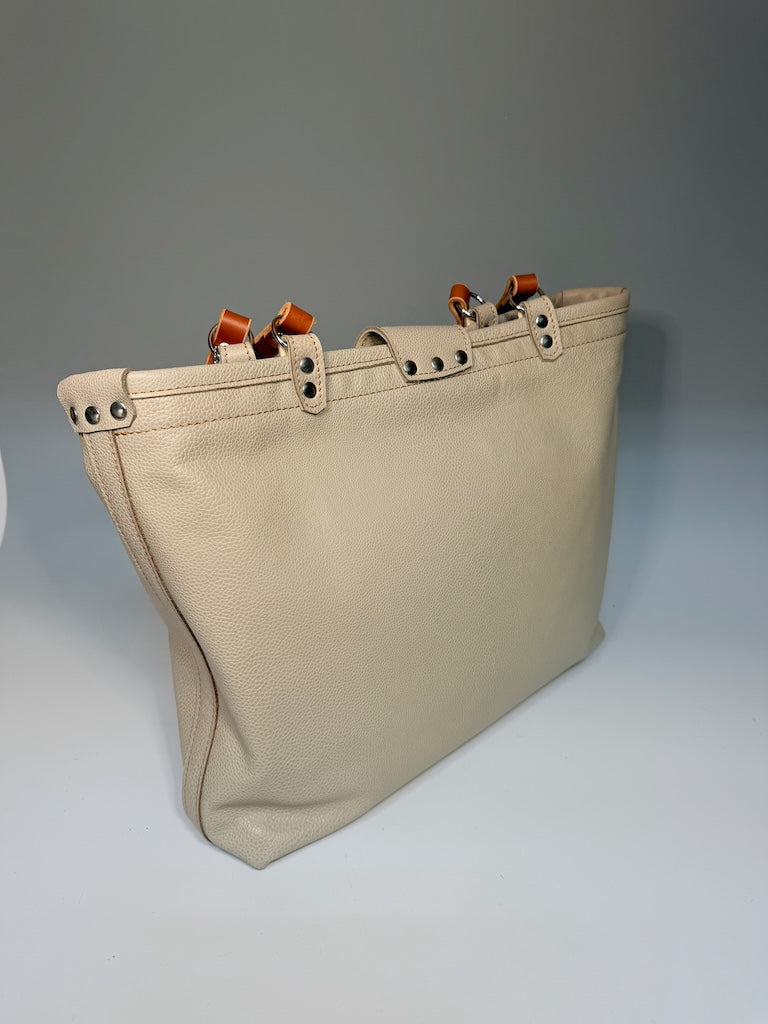 IVORY LEATHER OPEN TOTE WITH MAGNETIC FLAP CLOSURE II304