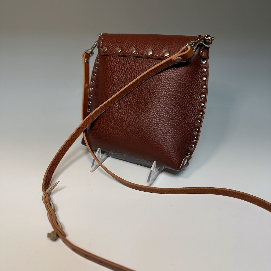 BROWN RIVETED PHONE BAG WITH MAGNETIC FRONT CLOSURE II347B