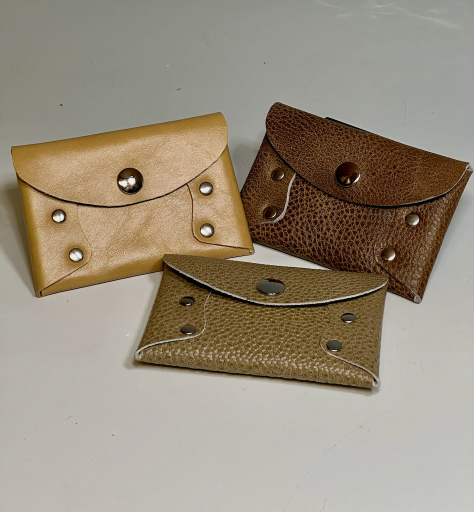 LEATHER SNAP BUSINESS CARD HOLDER IIW80