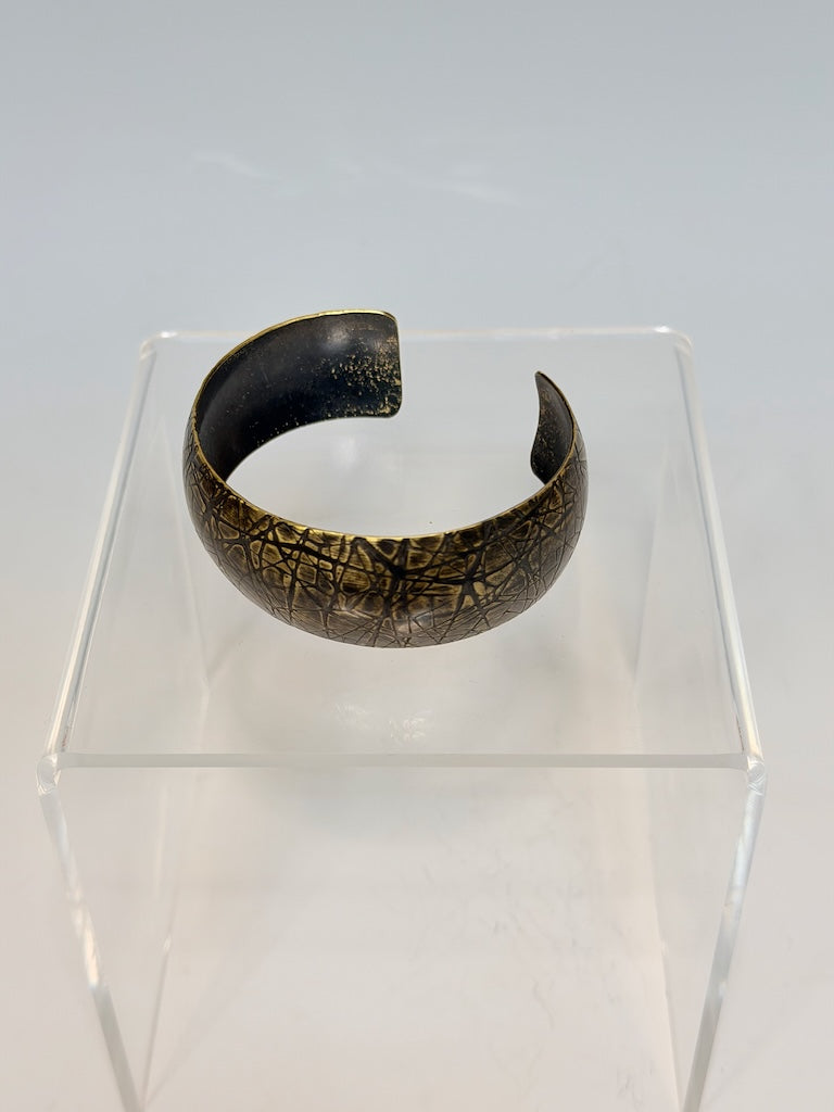 GRAFFITI PATINA DESIGN BRASS CUFF JH163