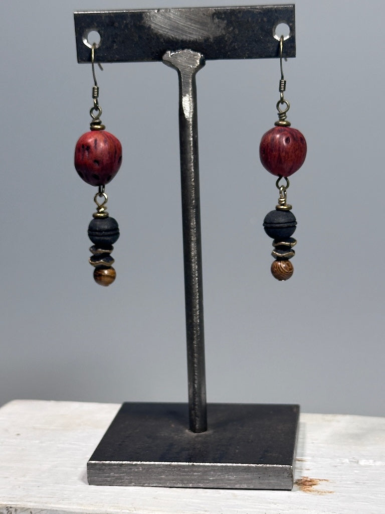 RED SEED AND BRASS DROP EARRINGS LCE2016