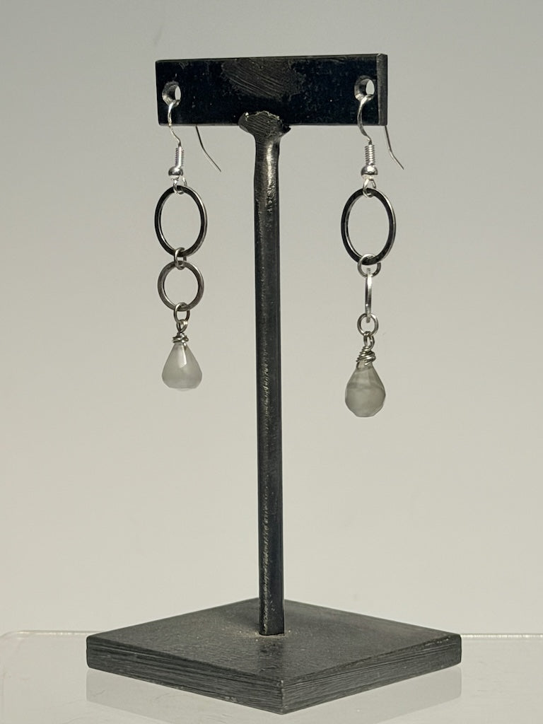 SILVER AND MOONSTONE DROP EARRINGS LCE3043