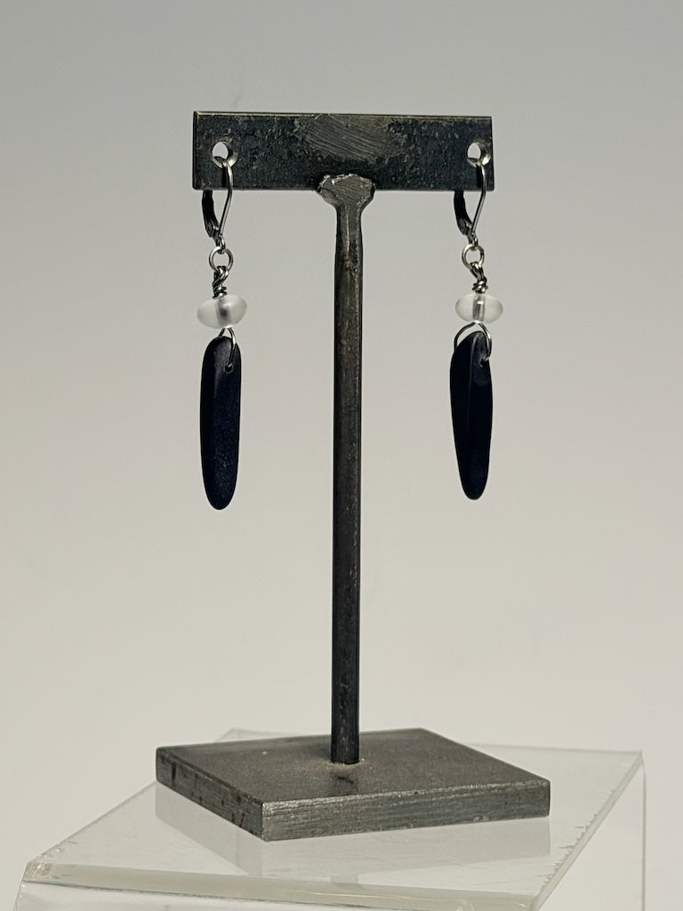 FROSTED BLACK AND WHITE GLASS DROP EARRINGS LCE3045
