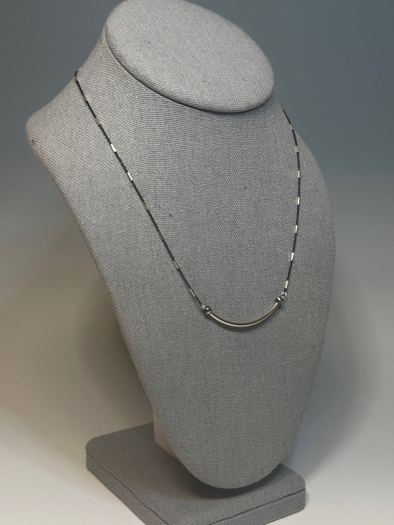 STERLING SILVER BAR NECKLACE WITH OXIDIZED STERLING SILVER CHAIN LCN1020