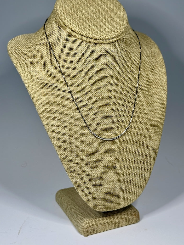 STERLING SILVER CURVED BAR NECKLACE WITH OXIDIZED STERLING SILVER CHAIN LCN1068