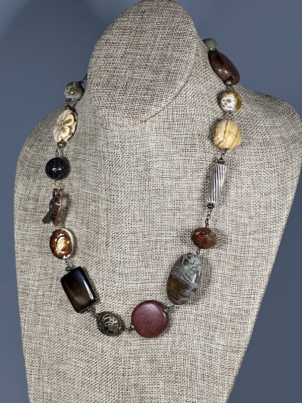 MIXED METAL AND STONE STATEMENT NECKLACE WITH COPPER HEART TOGGLE LCN1097