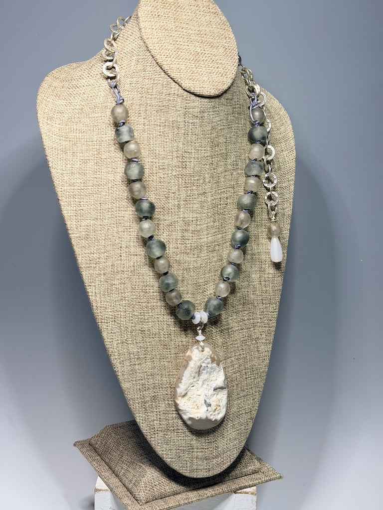 AFRICAN GLASS AND DENTRITIC QUARTZ FOCAL PENDANT STATEMENT NECKLACE LCN2027