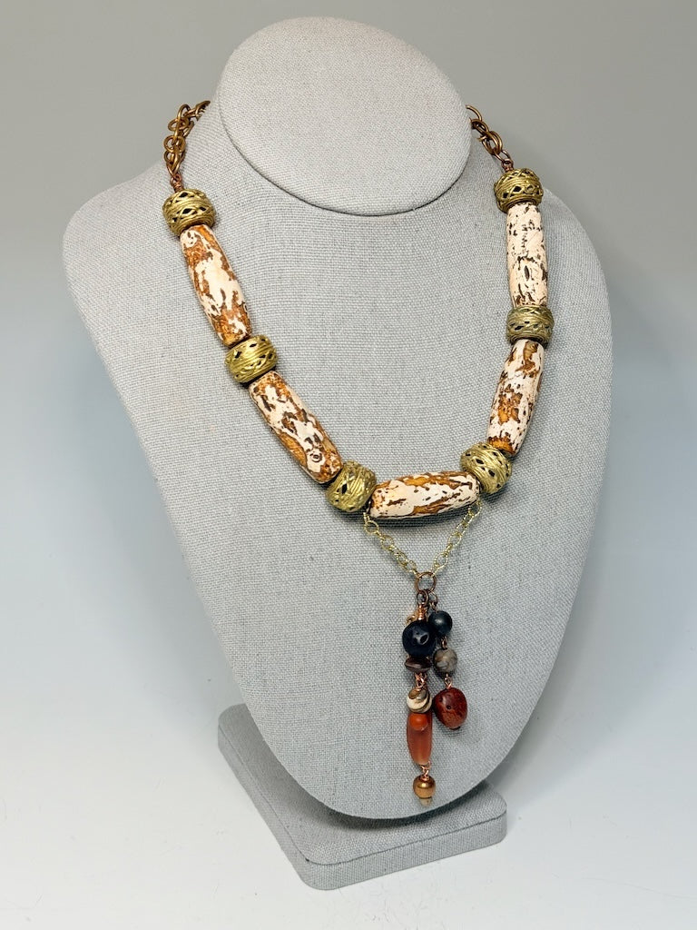 SANDED JASPER AND BRASS NECKLACE WITH CARNELIAN LCN2098