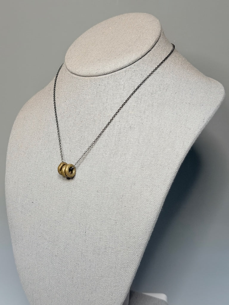OXIDIZED STERLING SILVER NECKLACE WITH TRIPLE BRASS HOOPS LCN3016