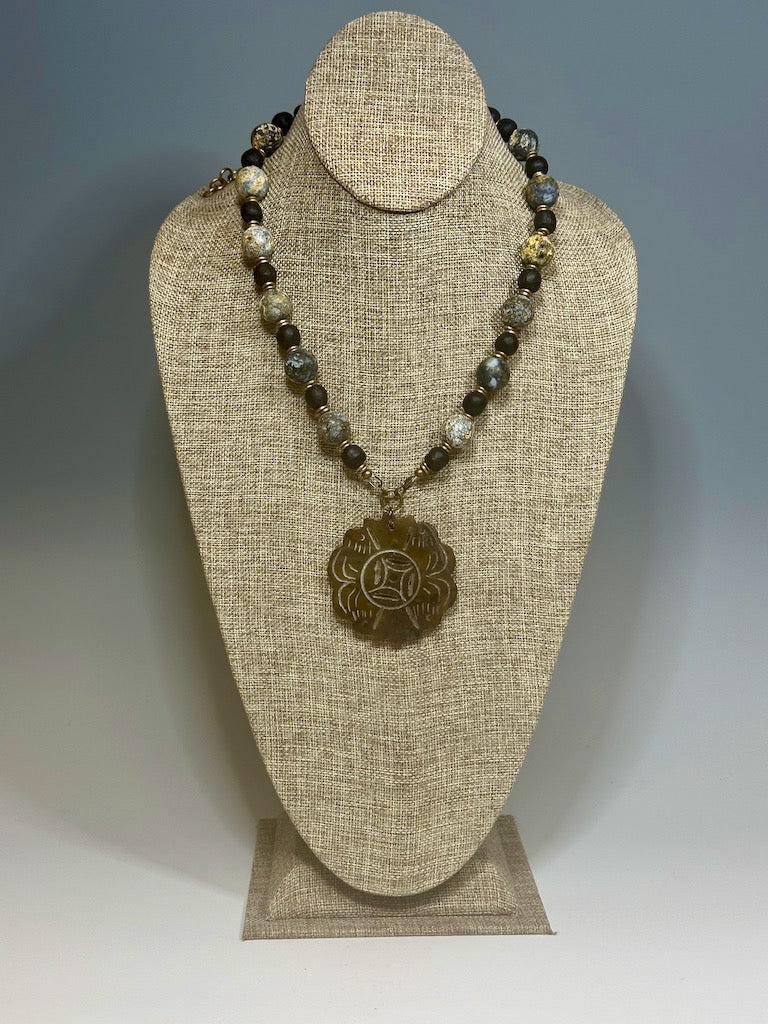VINTAGE CARVED JADE FOCAL PENDANT NECKLACE WITH RARE OCEAN JASPER