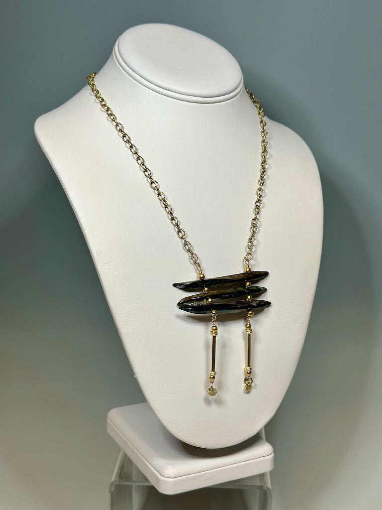 ABALONE CROSS CUT SHELL NECKLACE WITH GOLD CHAIN LCN597