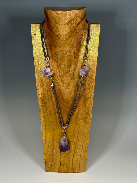 ROUGH CUT AMETHYST AND GREY LEATHER STATEMENT NECKLACE  LCN602