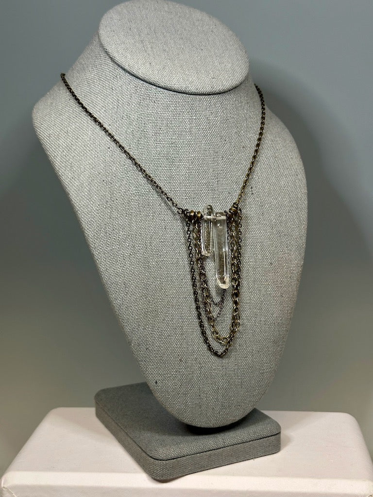 CLEAR QUARTZ AND MULTI BRASS NECKLACE LCN613