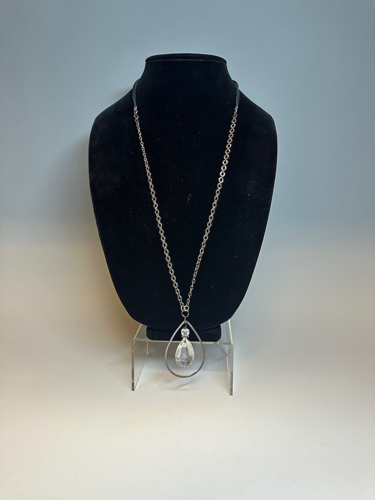CRYTAL TEAR DROP PENDANT NECKLACE WITH HEMATITE AND LEATHER LCN681