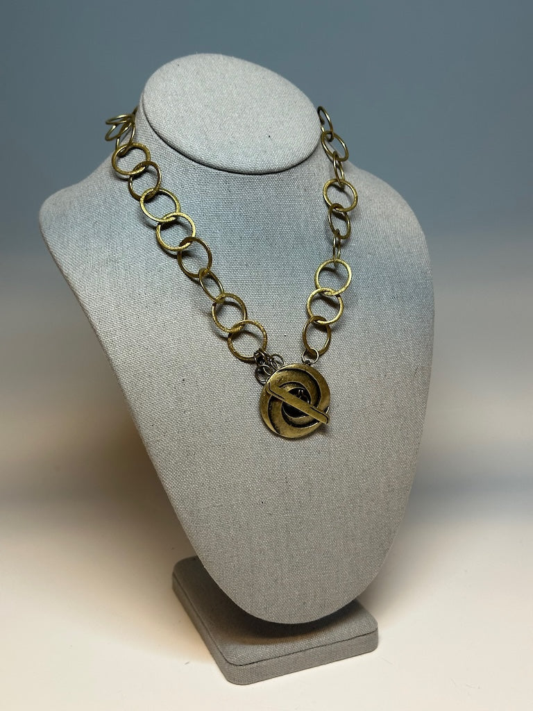 BRASS FRONT TOGGLE NECKLACE LCN721