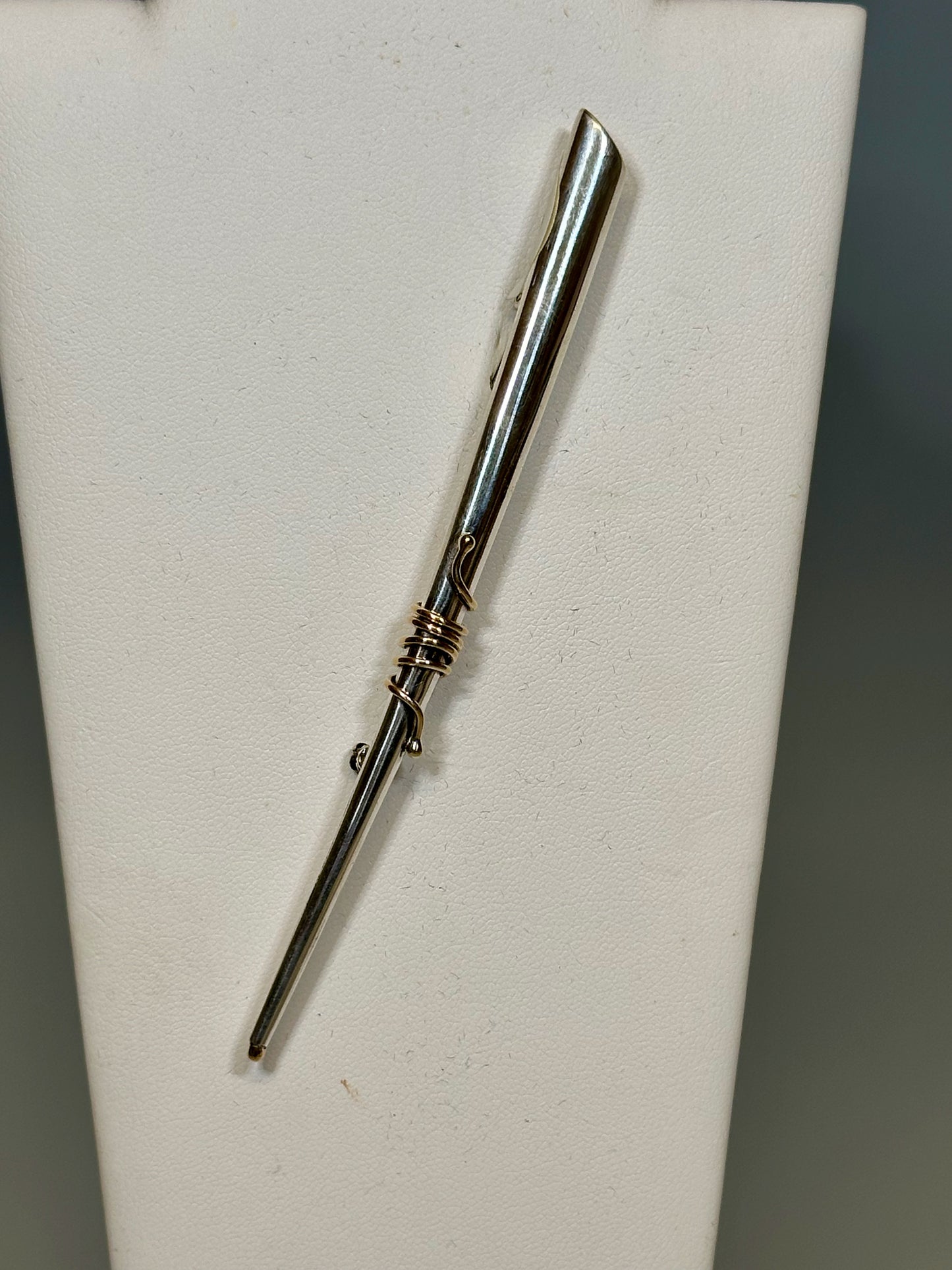 STERLING SILVER AND GOLD WRAP STRAIGHT PIN/BROOCH MB177