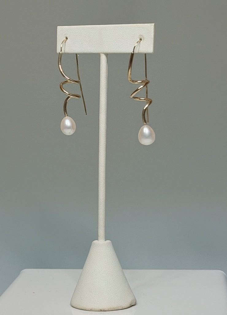 14K SPIRAL 14 GAUGE WIRE EARRING WITH PEARL MB216E