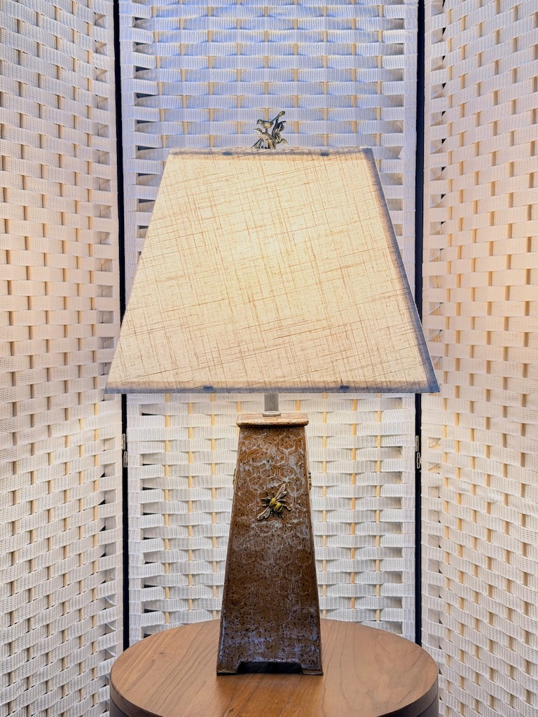 STONEWARE BEE LAMP W/SQUARE LINEN SHADE MF101