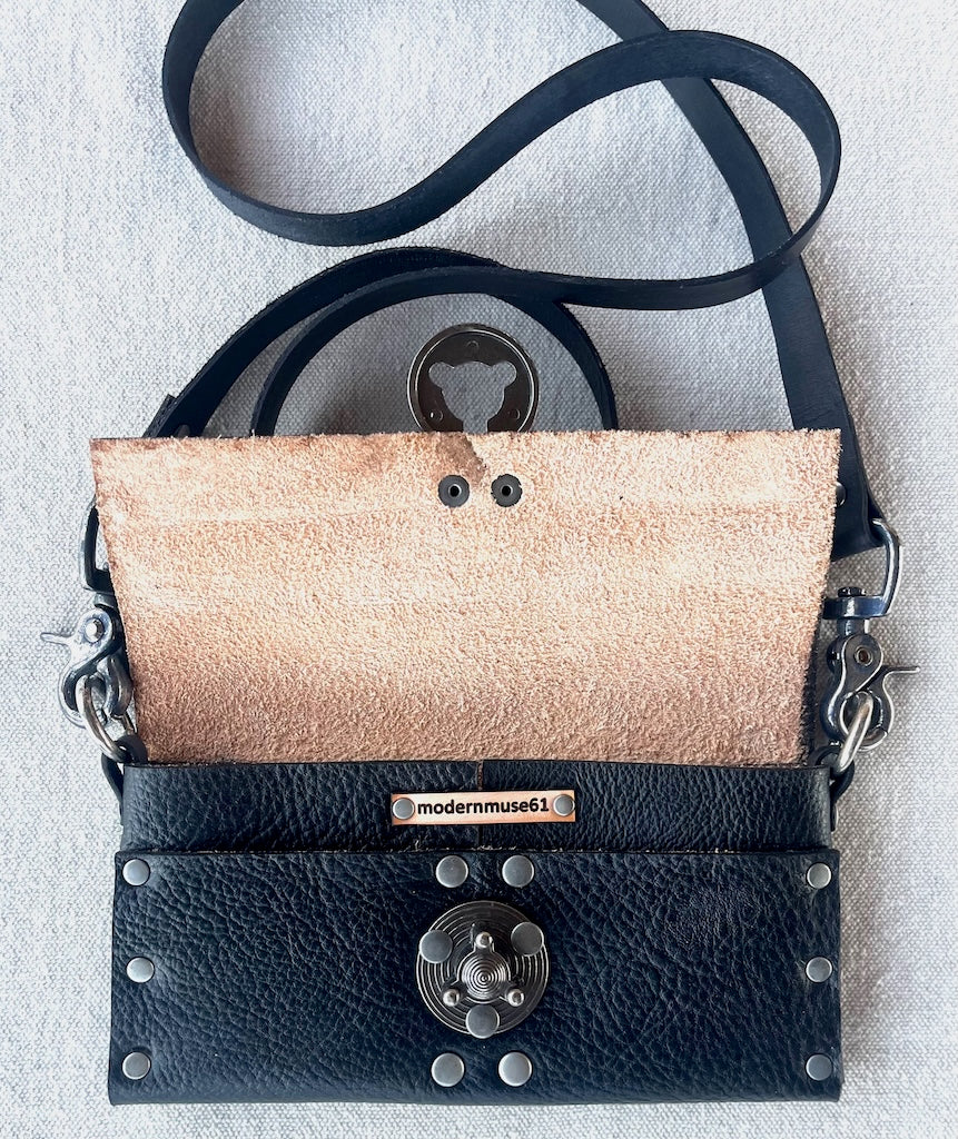 BLACK LEATHER RENEGADE PURSE WITH ANTIQUE NICKEL PADLOCK CLASP MMRP1