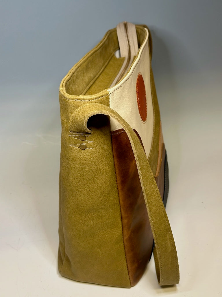 LEATHER ZIPPERED "MOUNTAIN TO SEA" TOTE WITH FRINGE TASSEL NH141