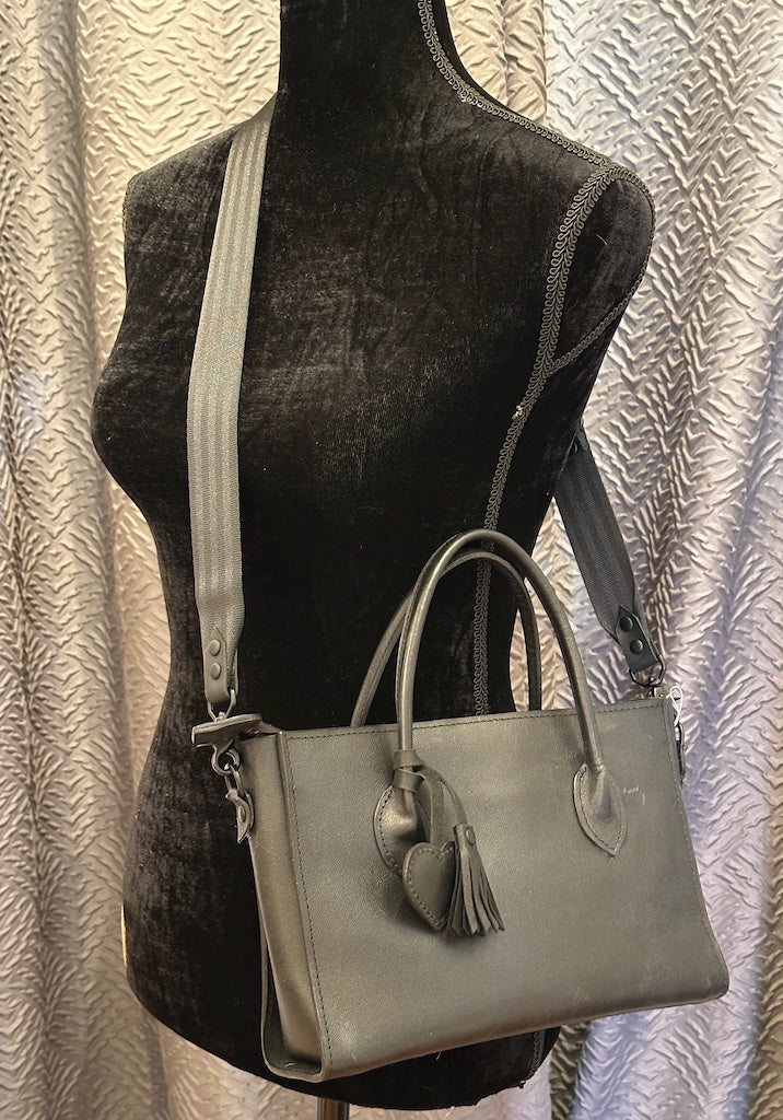 LADY IN BLACK LEATHER CROSSBODY/HAND HELD HANDBAG WITH HEART ACCENTS & MULTICOLOR ZIPPER IN BLACK NH144