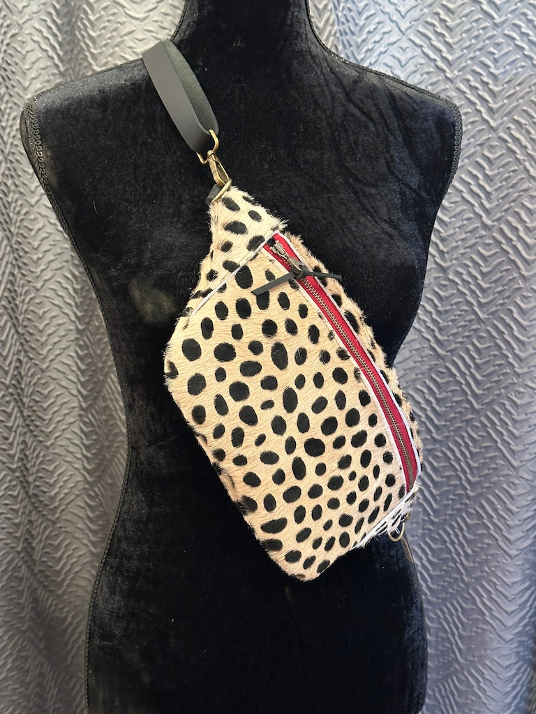 CITY SLING BLACK DOT LEATHER HIDE CROSSBODY BAG NH146