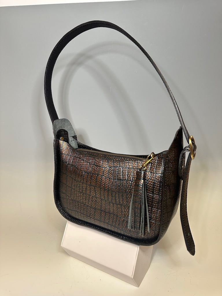 EMBOSSED LEATHER BAGUETTE BAG, BLACK & GOLD NH153