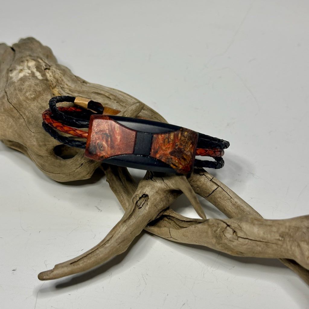 XLARGE ELIPSE MIXED MEDIA AND LEATHER BRACELET WITH MAGNETIC CLOSURE NL273