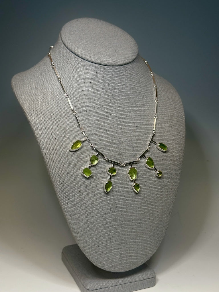 10-STONE PERIDOT STERLING SILVER HAND FORGED NECKLACE NM632N
