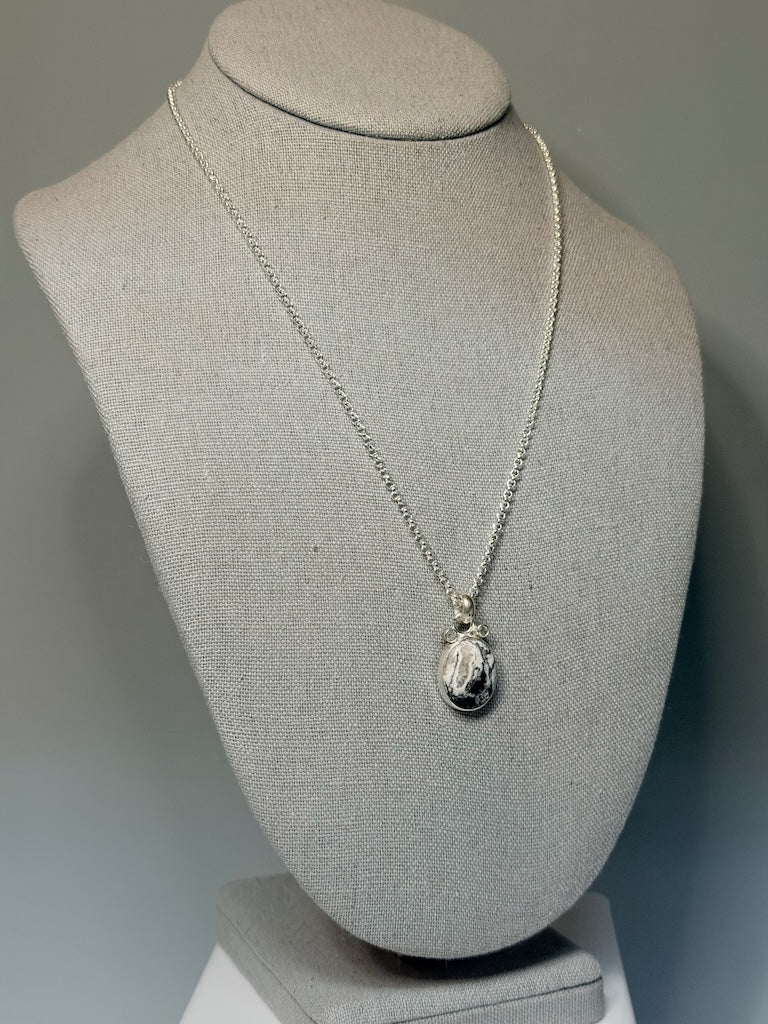 WHITE BUFFALO, WHITE ZIRCON STERLING SILVER NECKLACE NM759N
