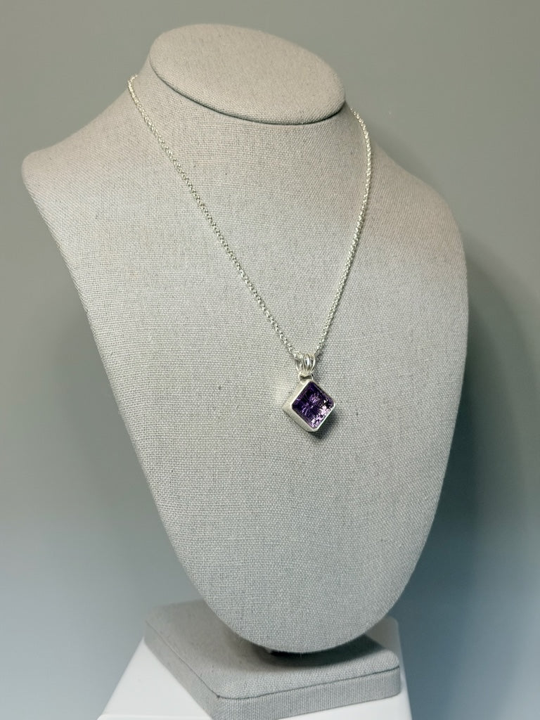 CARVED AMETHYST STERLING SILVER NECKLACE NM761N