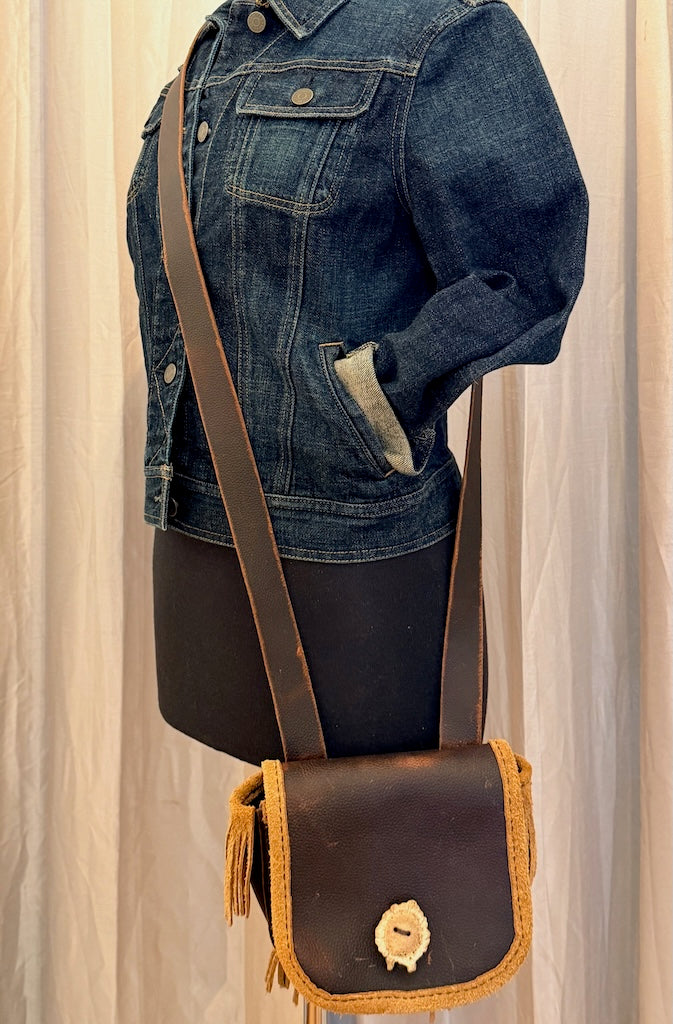 SMALL BROWN LEATHER ADJUSTABLE CROSSBODY BAG WITH ANTLER BUTTON PB134