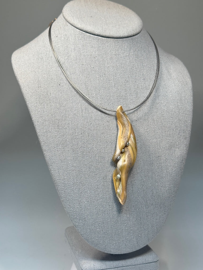 FOUND SHELL INSPIRED POLYMER CLAY PENDANT WITH CULTURED PEARLS ON STAINLESS CABLE NECK WIRE PCN843