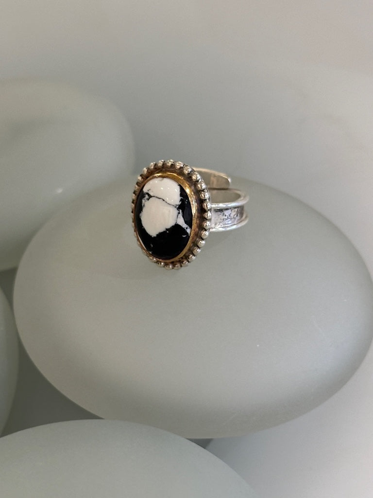 OVAL WHITE BUFFALO RING WK124
