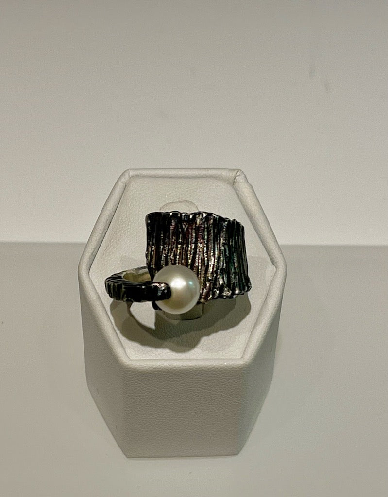 PEARL WITH OXIDIZED STERLING SILVER RING BR0983