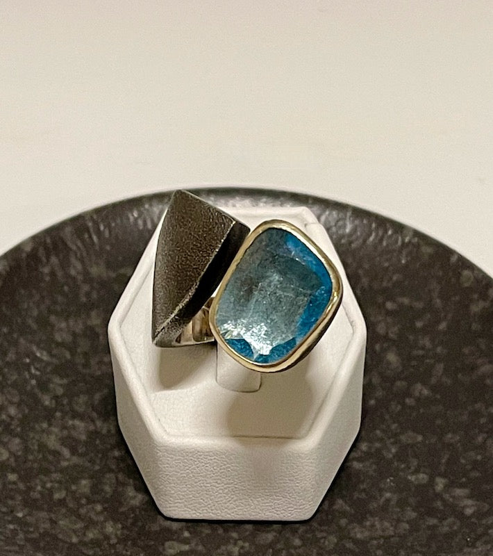 OXIDIZED STERLING SILVER LARGE WRAP RING WITH TOPAZ BR315255